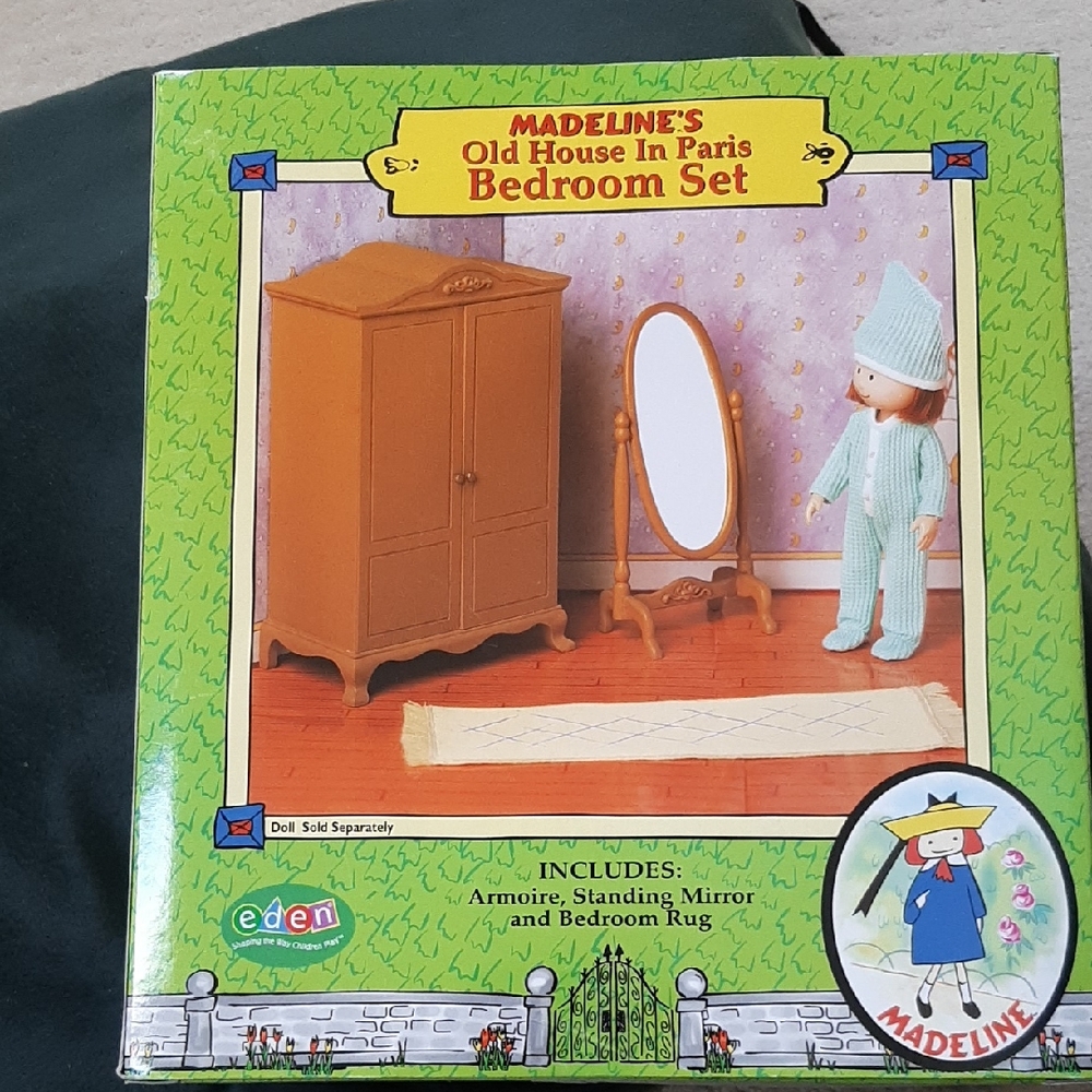 Madeline's Old House in Paris Bedroom Set
